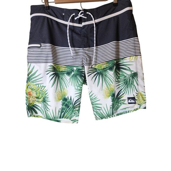 QUICKSILVER Men's Green White Floral Tropical Board Shorts Swim Trunks SZ 36 - Picture 1 of 6